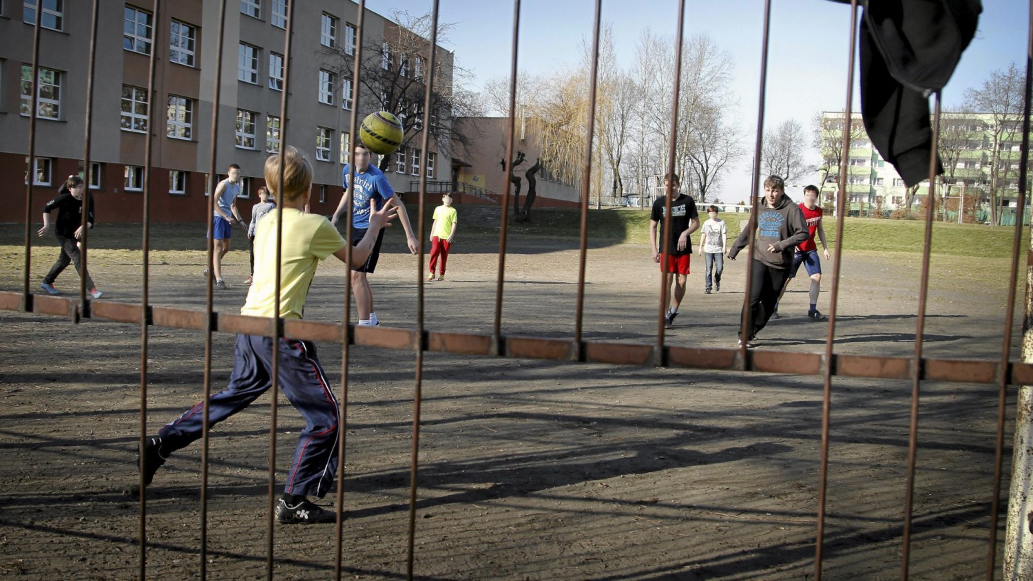Nie zamkną już orlika przez krzyki dzieci. Ale nowe przepisy mają też wady
