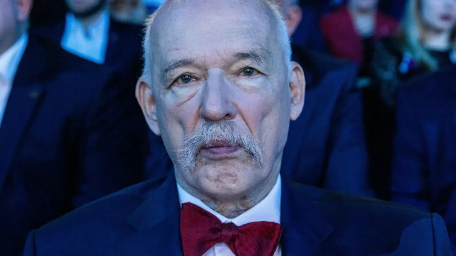 Janusz Korwin-Mikke żali się na decyzje Bosaka i Mentzena.