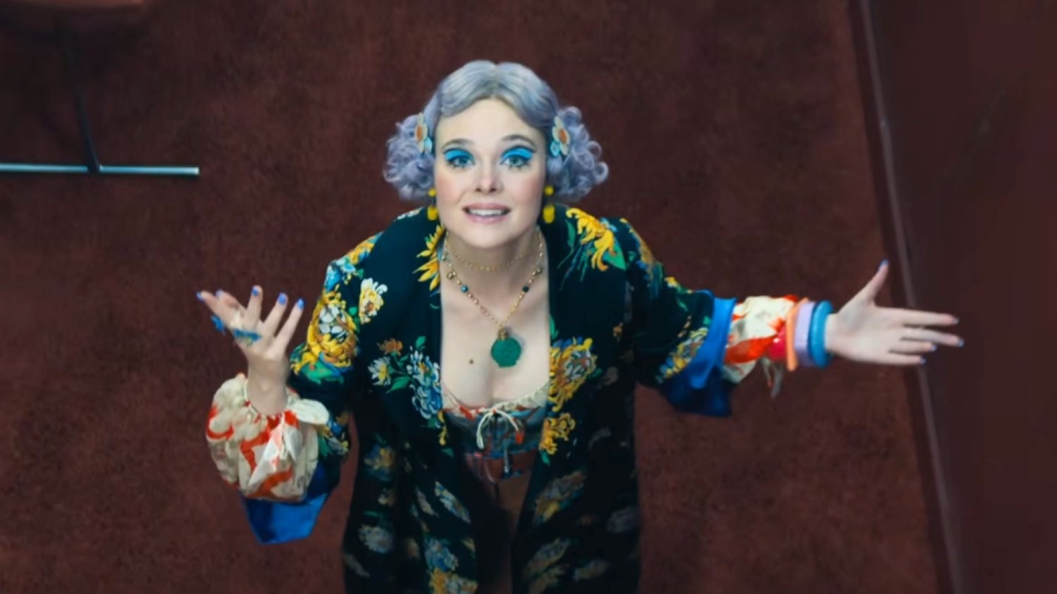 Nowy zwiastun filmu "Igrzyska śmierci: Wschód słońca w dniu dożynek". Fani książki nie będą rozczarowani Elle Fanning jako Effie Trinket w filmie "Igrzyska śmierci: Wschód słońca w dniu dożynek"