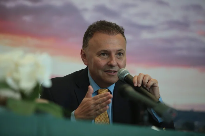 Ekonomista Witold Orłowski, sięgając po metodę modelową, stworzył alternatywne scenariusze historii ostatniego stulecia naszego kraju, aby lepiej przyjrzeć się współczesnej Polsce