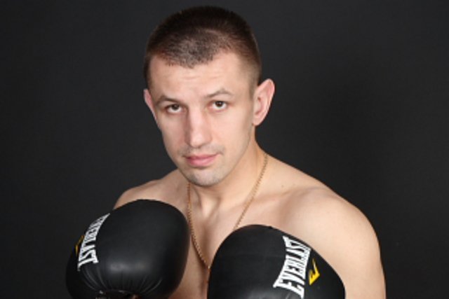 Tomasz Adamek wygrał. Wygrał, choć był gorszy. Sędziowie perfidnie oszukali jego rywala.