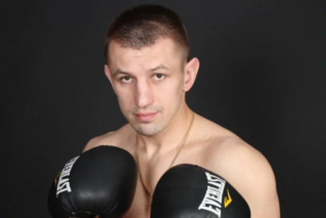 Tomasz Adamek wygrał. Wygrał, choć był gorszy. Sędziowie perfidnie oszukali jego rywala.