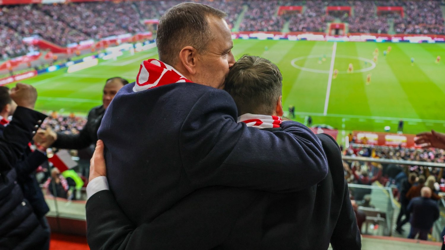 Groźby pod zdjęciem Nawrockiego z synem. Jedno ze zdjęć z meczu Polska-Holandia