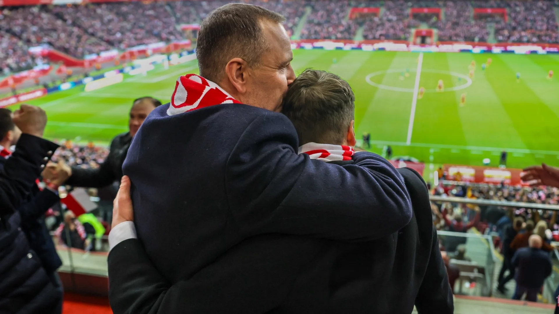 Groźby pod zdjęciem Nawrockiego z synem