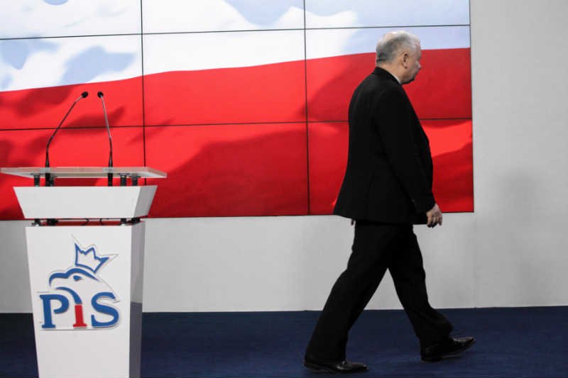 Jarosław Kaczyński tylko udaje, że chce kompromisu.