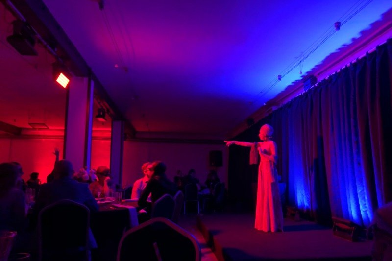 Tajemnicza Kolacja to połączenie spektaklu teatralnego z kolacją i grami