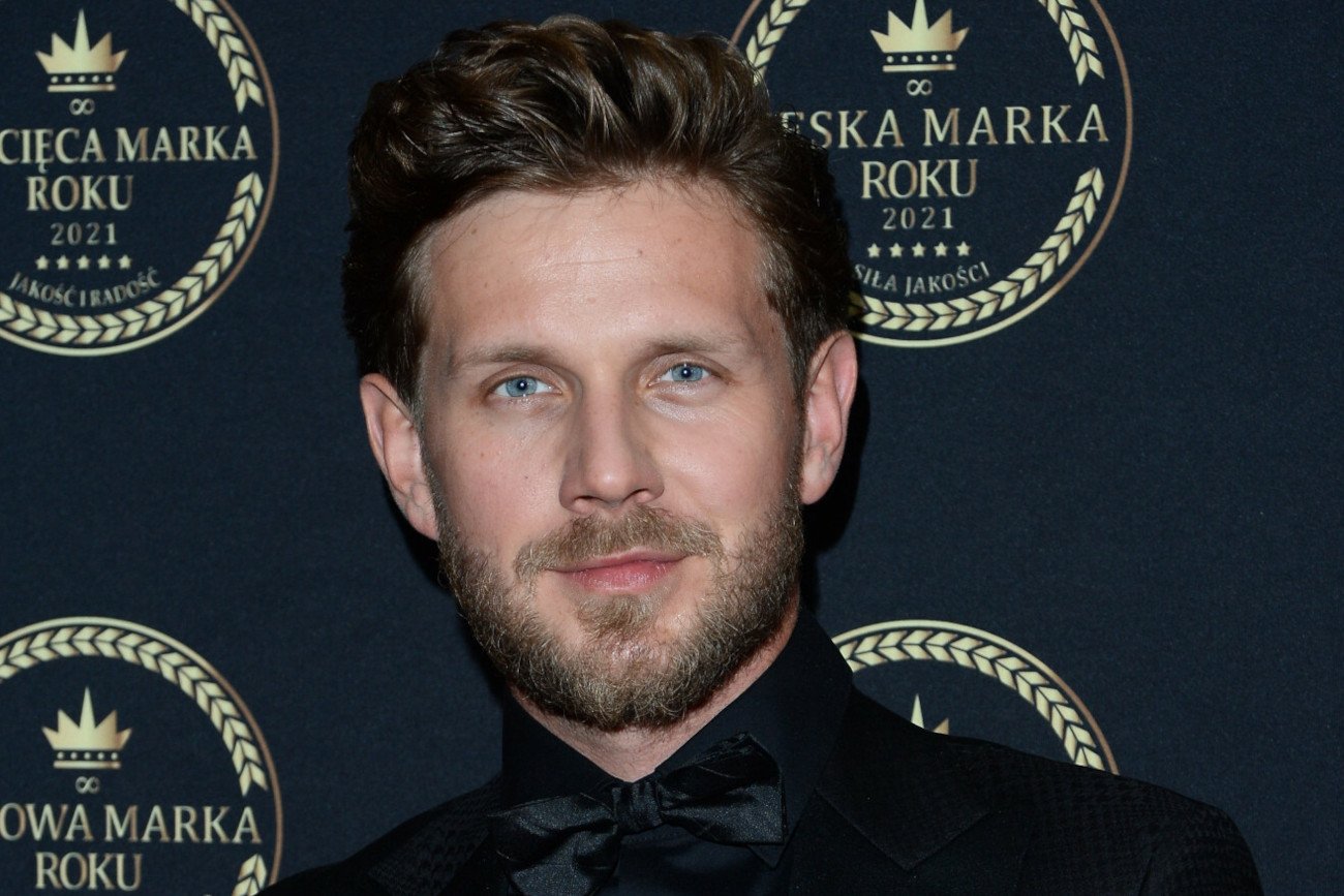 Antek Królikowski właścicielem nowej freakowej organizacji.