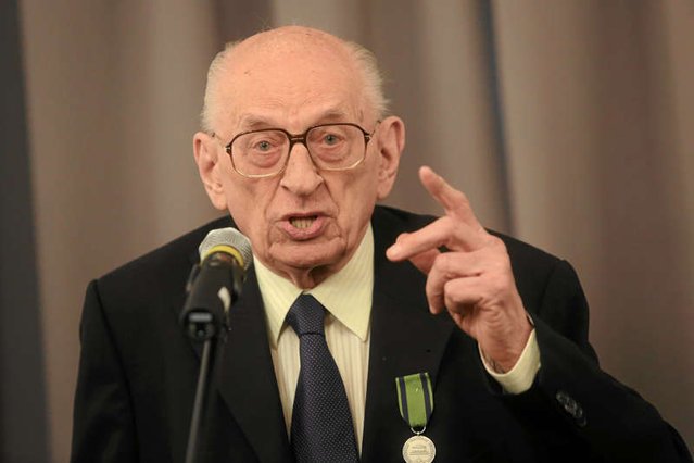 W opinii radnej PiS Władysław Bartoszewski nie jest godnym tego, żeby jego imieniem nazywać rondo w Poznaniu.