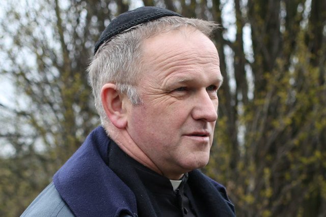 Ks. Wojciech Lemański podczas obchodów 72. rocznicy wybuchu powstania w getcie warszawskim