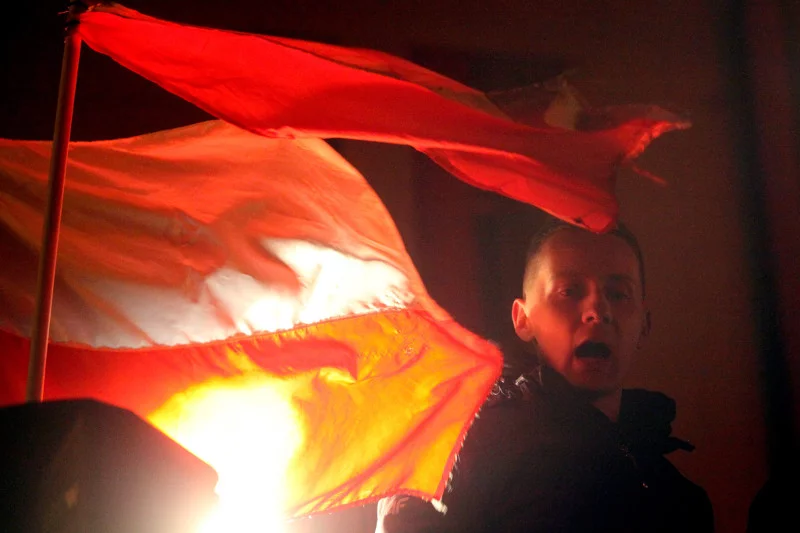Były ksiądz Jacek Międlar odmówił odpowiadania na pytania na sali sądowej. Krzyczał za to pod budynkiem sądu (zdj. z Dnia Niepodległości we Wrocławiu).