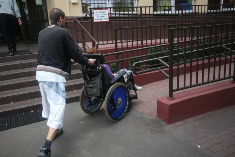 Reformy wprowadzone przez Annę Zalewską oznaczają zmiany w sposobie zatrudniania terapeutów pracujących z niepełnosprawnymi dziećmi. (zdjęcie ilustracyjne)