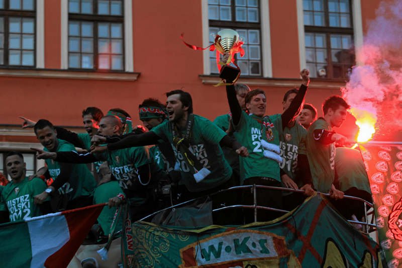 Tak piłkarze Śląska Wrocław świętowali niedawno zdobycie mistrzostwa Polski.