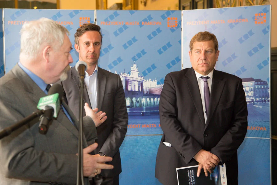 Prezydent Krakowa na konferencji dot. modernizacji oświetlenia ulic