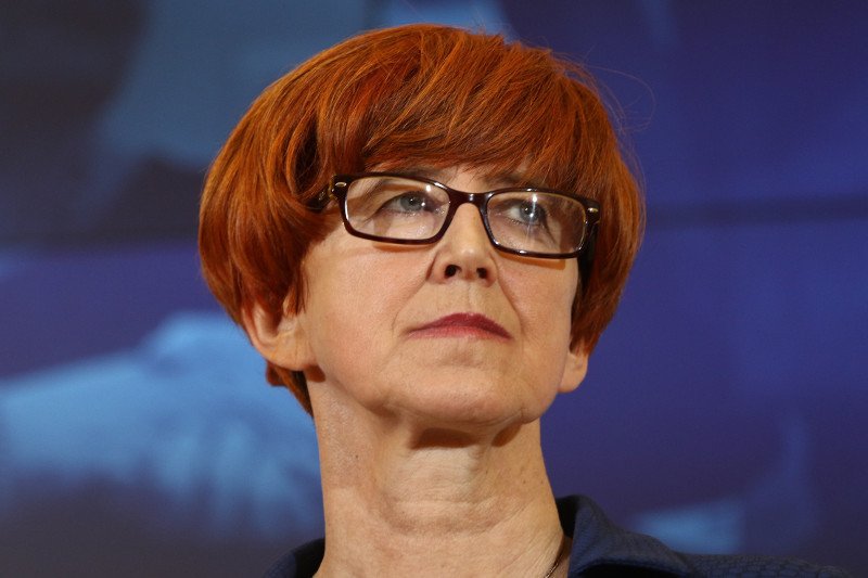 Elżbieta Rafalska odniosła się w swojej wypowiedzi do pomysłów z obejściem ustawy o zakazie handlu w niedzielę.