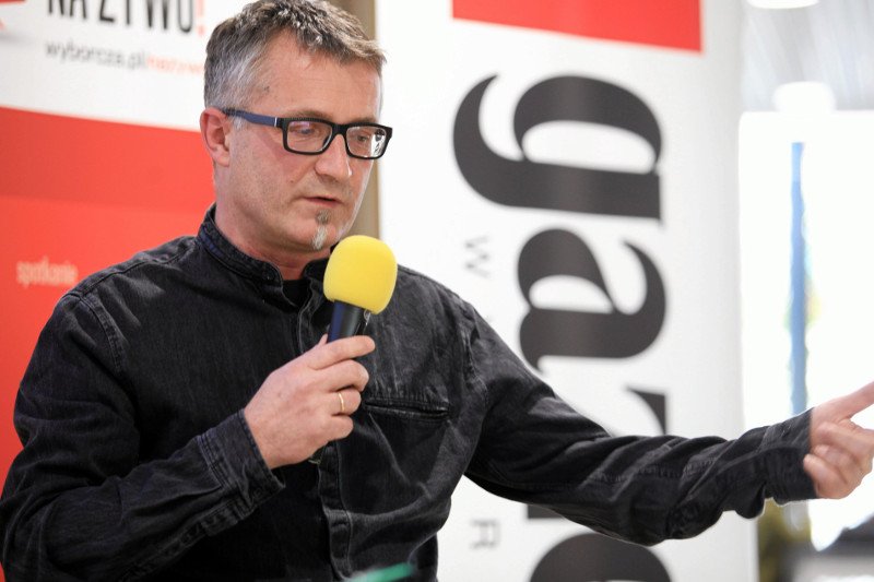 Piotr Głuchowski wspólnie z nieżyjącą reportażystką Bożeną Aksamit już w 2015 roku na łamach "Dużego Formatu" opisywali, co dzieje się w Zatoce Sztuki.