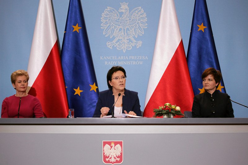 Jakie relacje premier Ewa Kopacz ma z kobietami, którymi obsadza coraz więcej rządowych stanowisk?