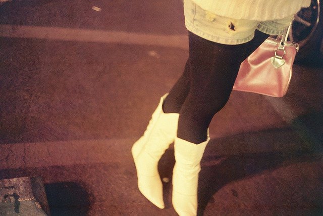 Legendarne białe kozaczki. Czy mają szansę wrócić do mody?