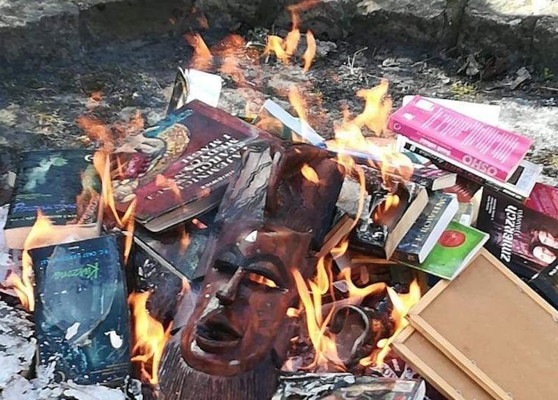 Księża palili książki w Gdańsku. Wziął ich na celownik zastępca Aleksandry Dulkiewicz.