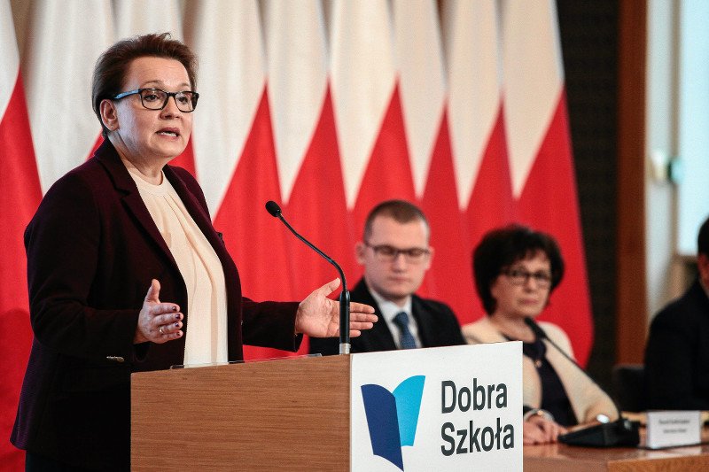 Kompromitacja resortu Anny Zalewskiej. MEN nie dostanie 70 mln dotacji z UE, bo nie miał na czas podstawy programowej