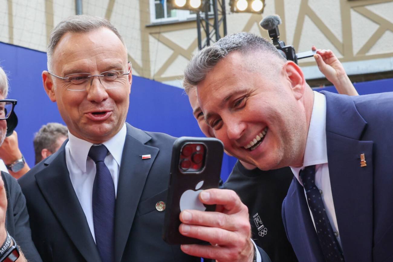 Piesiewicz z PKOl chciał ugościć Dudę w Paryżu. Tyle miał kosztować hotel