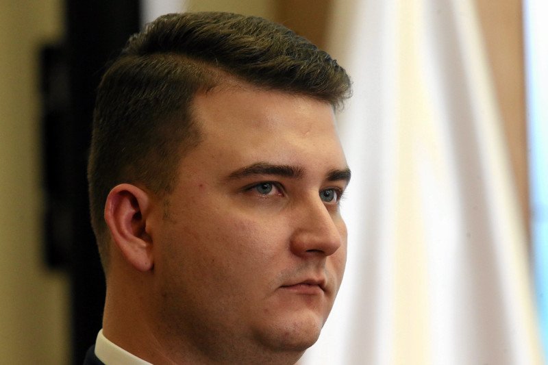 Bartłomiej Misiewicz miał zwalczać dezinformację, tymczasem okazuje się, że sam ją tworzy.