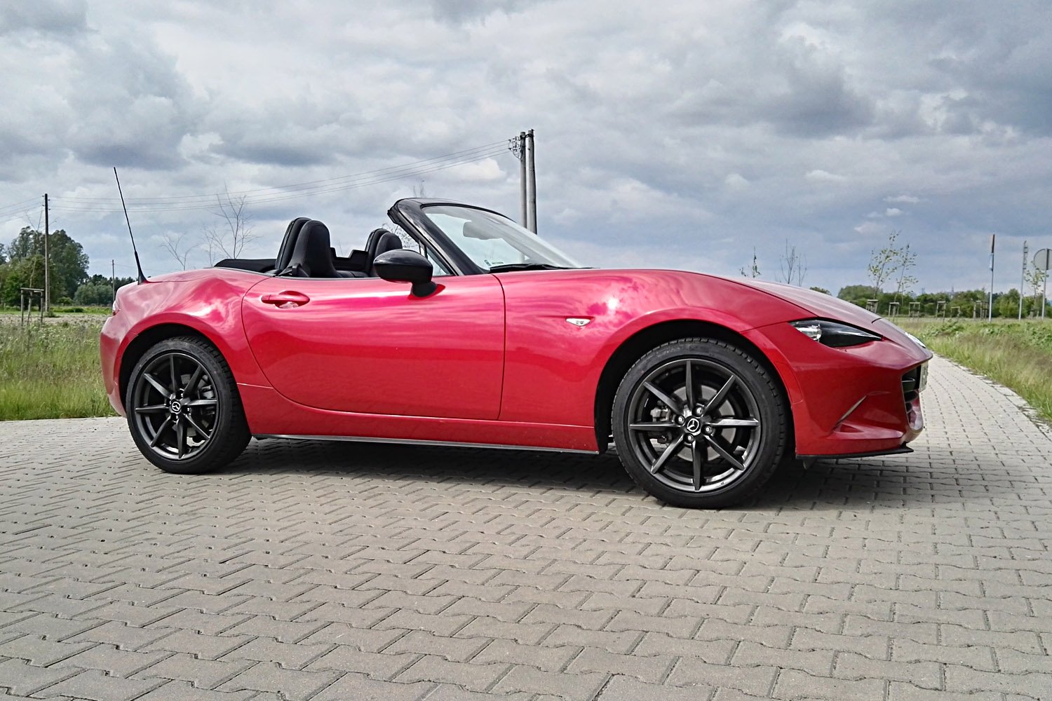Mazda MX-5 to najpopularniejszy roadster.