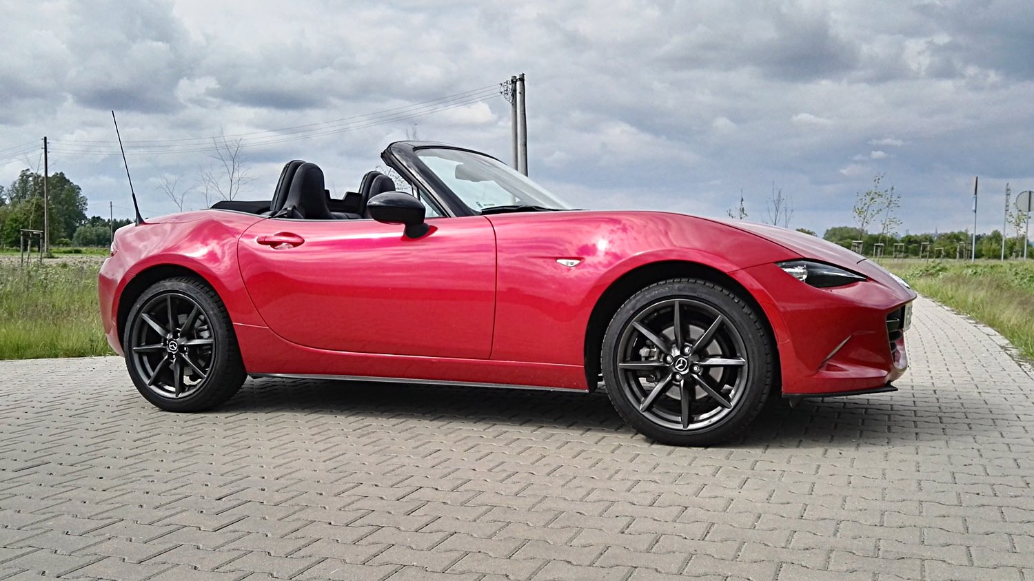 Mazda MX-5 to najpopularniejszy roadster.