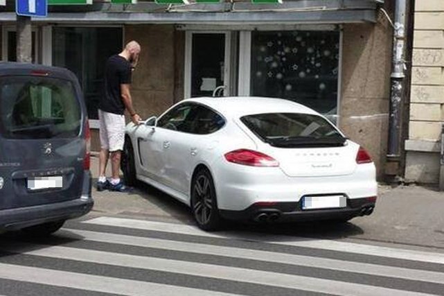 Marcin Gortat i jego Porsche.