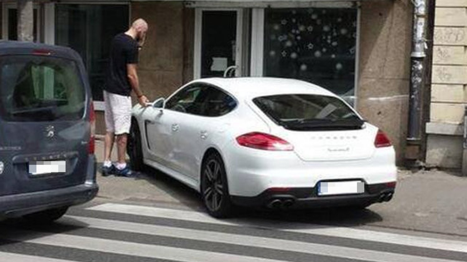 Marcin Gortat i jego Porsche.
