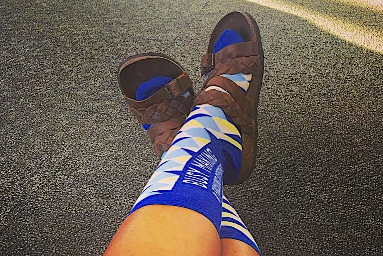 W mieście czy poza nim – sandały i skarpety to zawsze doskonałe zestawienie
