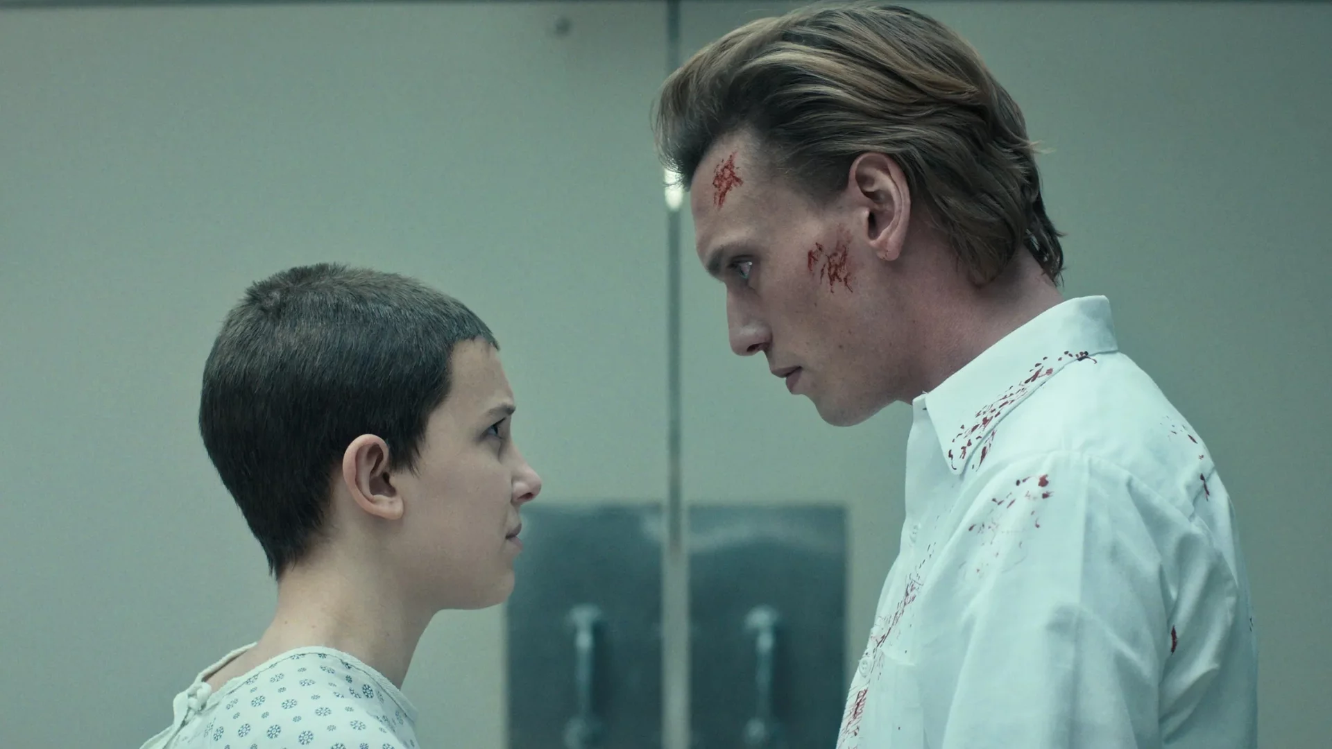 Millie Bobby Brown i Jamie Campbell Bower w serialu "Stranger Things"