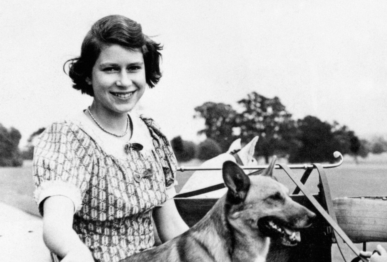 Elżbieta II w wieku 15 lat (1941 r.).