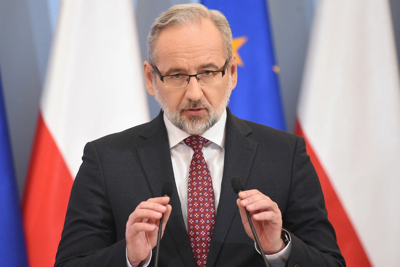Adam Niedzielski wskazał, że już w marcu może zarekomendować premierowi zniesienie kolejnych obostrzeń.