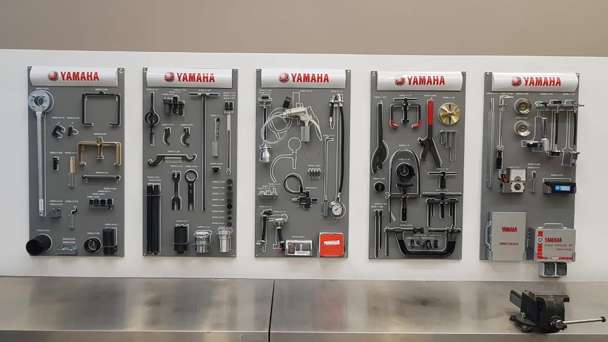 Wszystkie pomoce naukowe w klasie zasponsorowała Yamaha.