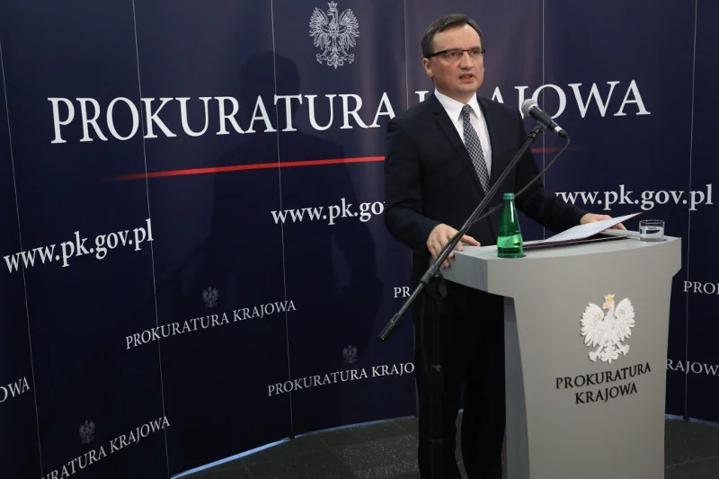 W śledztwie dotyczącym afery korupcyjnej w KNF Prokurator Generalny Zbigniew Ziobro może pociągać za wszystkie sznurki