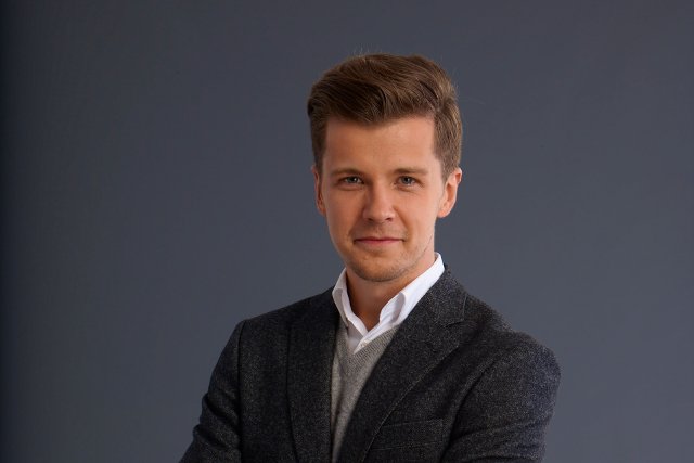 Radek Kotarski wystąpił w kampanii reklamowej Banku Millennium.