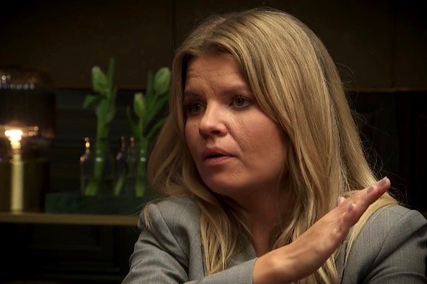 Scena ze zwiastuna finału programu "Rolnik szuka żony".