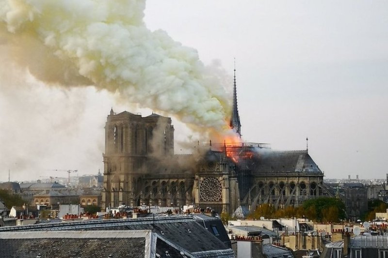 Eksperci z Uniwersytetu w Wersalu ostrzegali, że w katedrze Notre Dame może dojść do pożaru.