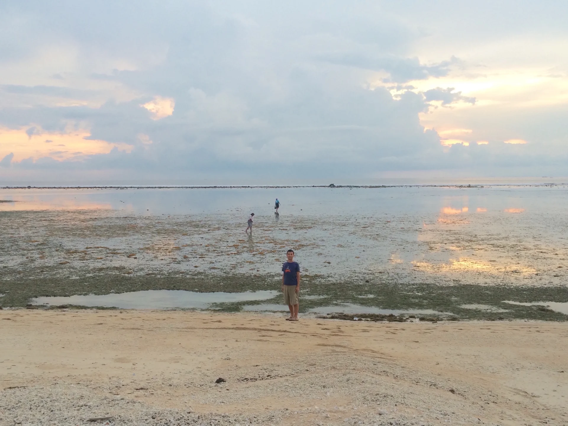 Zachodnia plaża Gili Air.