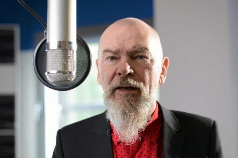 Wojciech Waglewski wraz z synem Bartoszem (Fiszem) od 2008 roku prowadzą w Trójce audycję "Magiel Wagli".