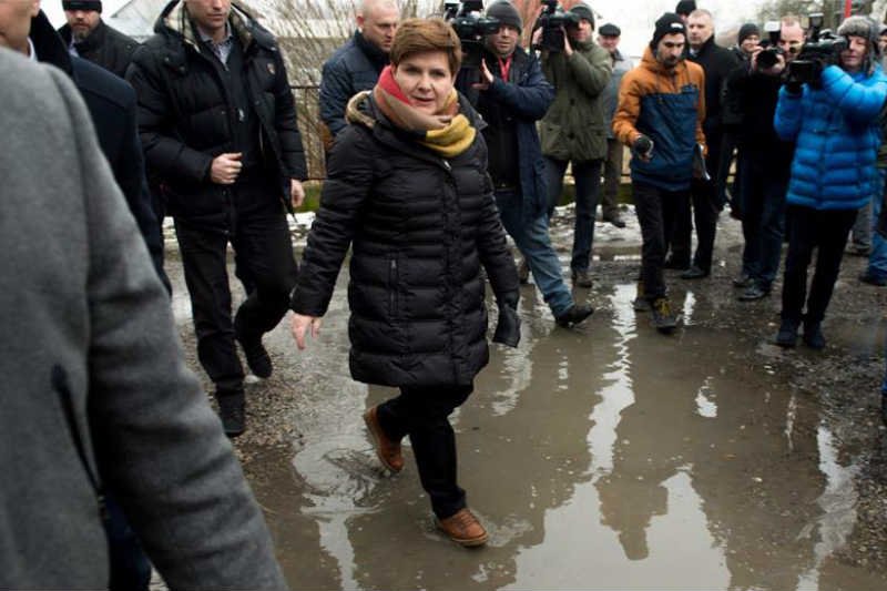 Beata Szydło próbuje na opozycję zrzucić winę za swoją nieudolność.