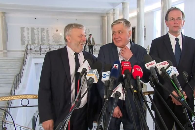 Krzysztof Jurgiel zapomniał, że przed nim stoją włączone kamery...