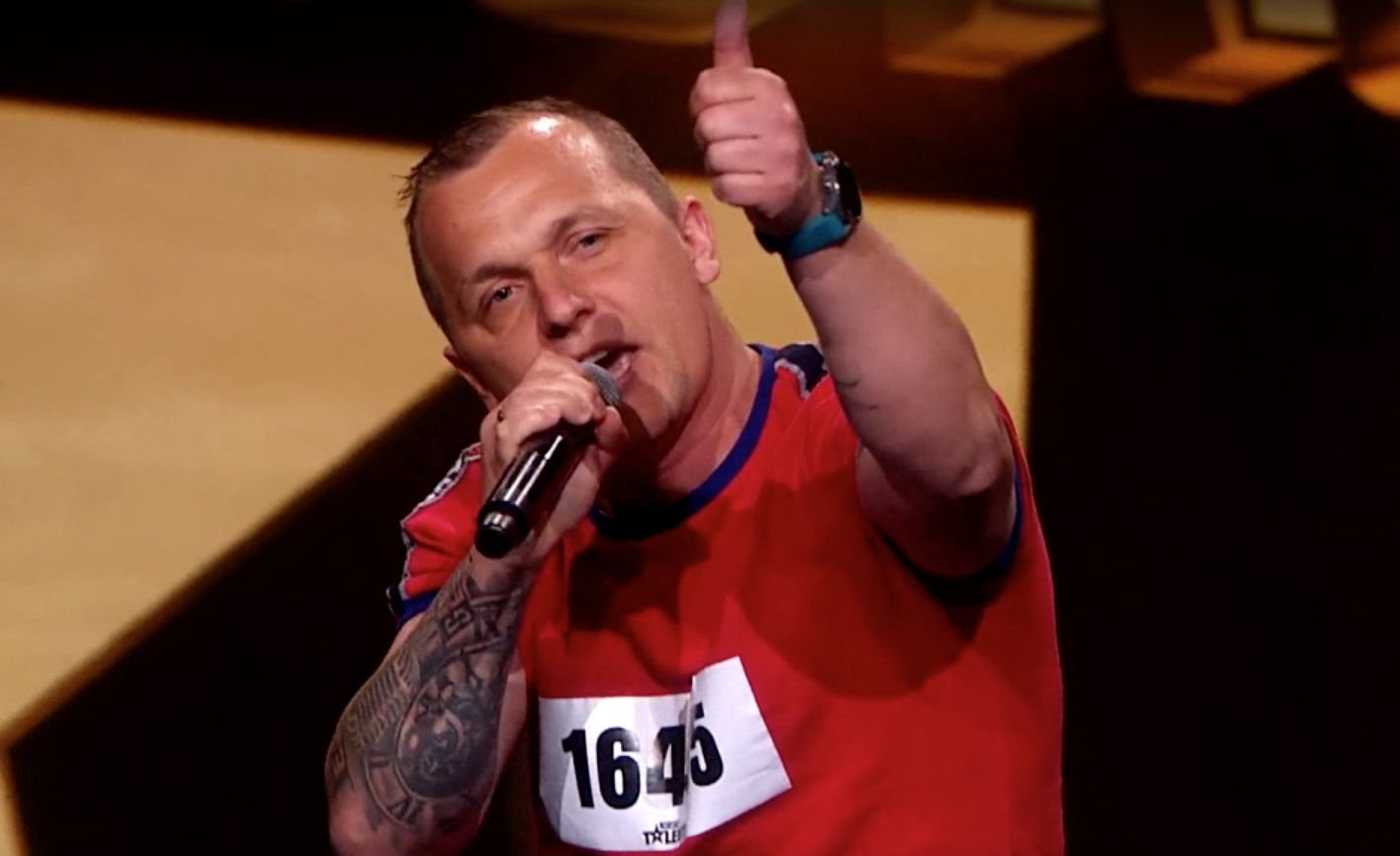 Polak śpiewał w języku ojczystym i norweskim.