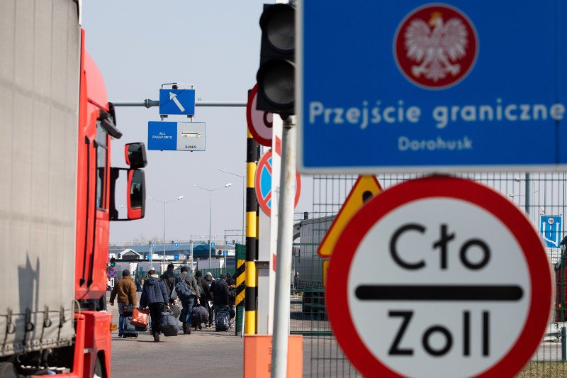 Ukraina wpisuje Polskę na listę państw z "czerwonej strefy" Covid-19. Nowe procedury przy wjeździe