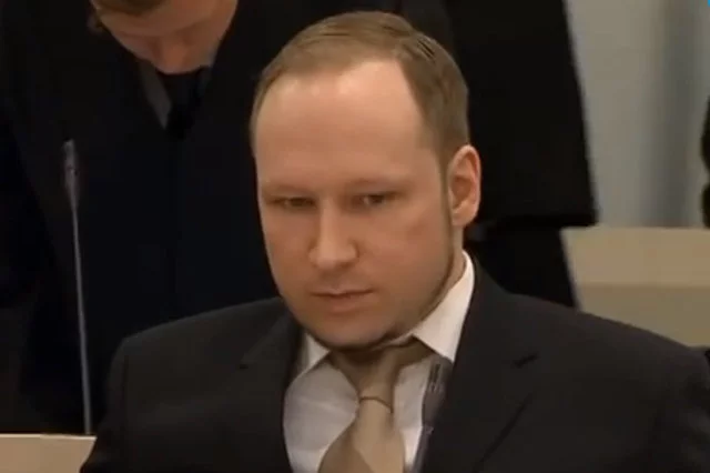 Andreas Breivik odsiaduje wyrok za zabicie 77 osób.