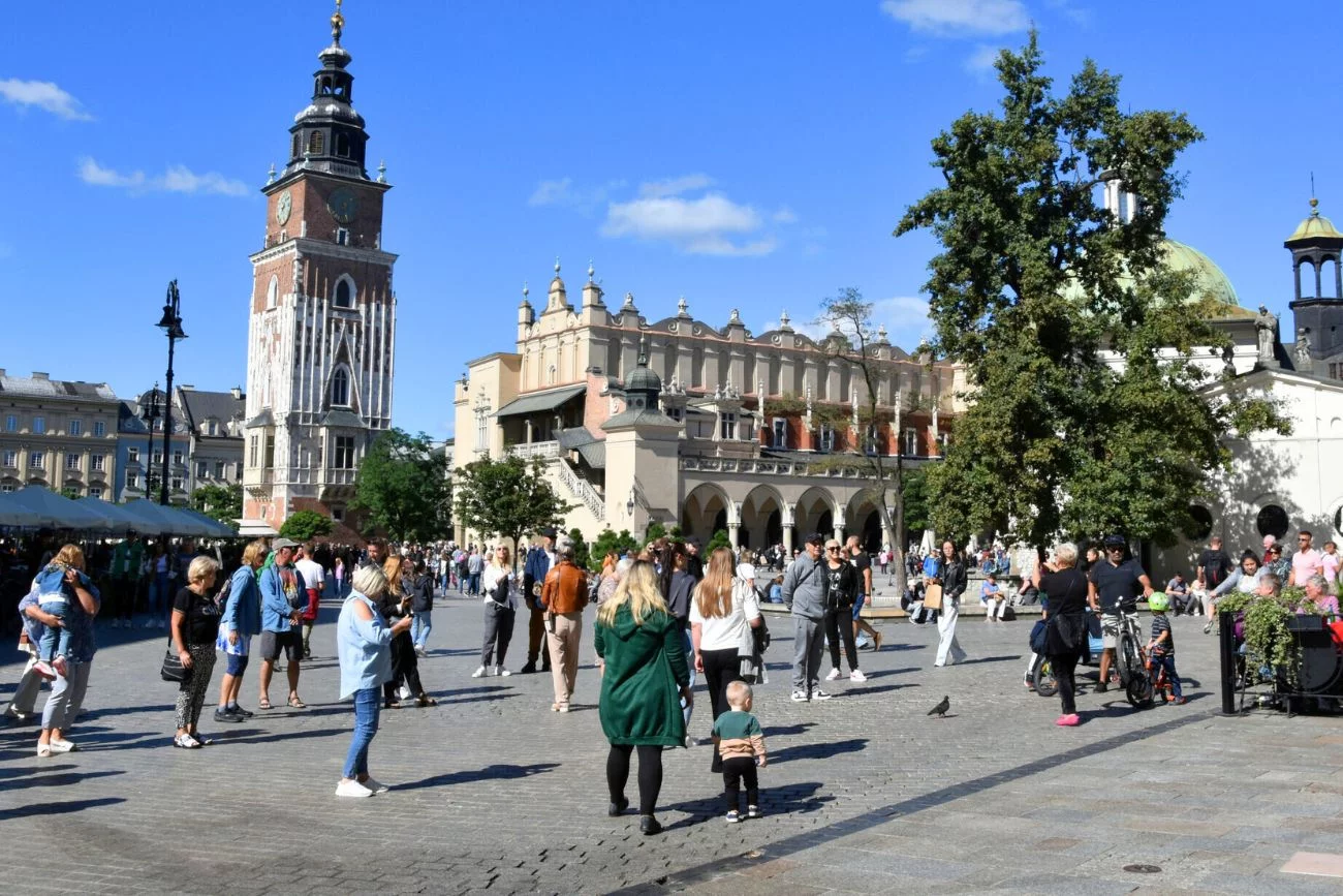 Zagraniczni turyści chętnie przyjeżdżają do Polski Zagraniczni turyści coraz chętniej odwiedzają Polskę