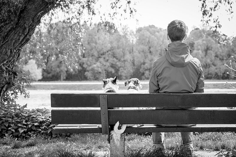 Popadnięcie w długi oznacza w Polsce utratę większości przyjaciół.