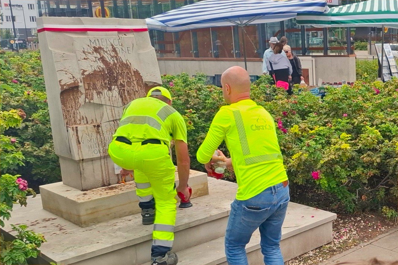 Powstańczy pomnik w Warszawie zdewastowała kobieta. Płeć to jednak najmniejsze zdziwienie Wiadomo już, kto zniszczył pomnik Ofiar Rzezi Woli w Warszawie. To 76-latka