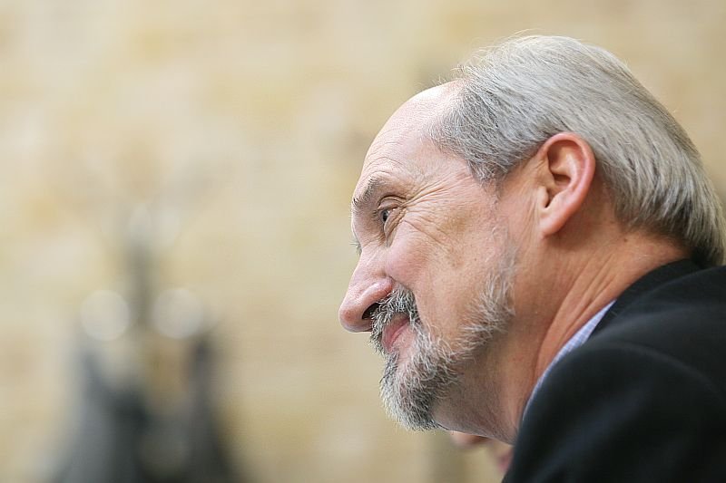 Działacze PiS piszą skargi na Antoniego Macierewicza - ustalił "Newsweek".