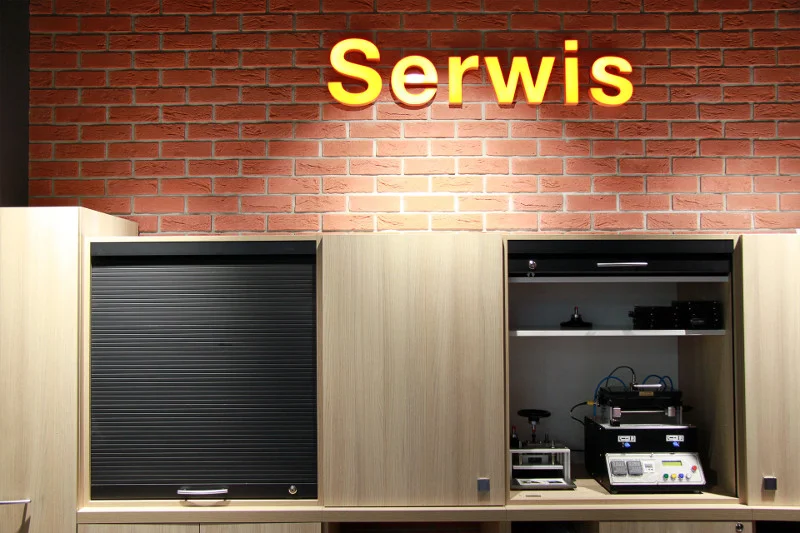 Serwis telefonów komórkowych w Smart Store Orange przy Marszałkowskiej 126/134 w Domu Towarowym Sezam w Warszawie